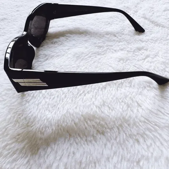 Faye Mirrored Black Cat-Eye Sunglasses - Picture 10 of 15